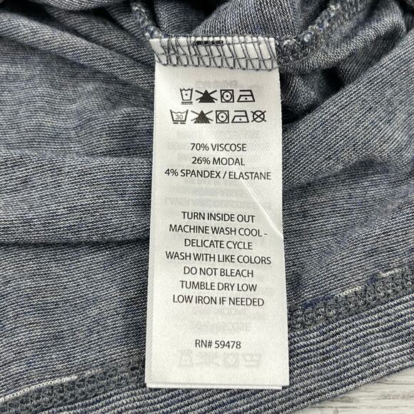 Tahari Gray Sleeveless V-Neck Lightweight Side Slit Blouse Shirt Medium - Picture 4 of 8